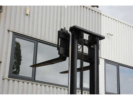 Elektryczne 4-kołowe 2005  Carer R45-NCS (33)