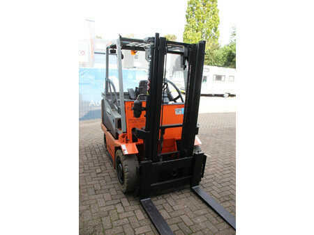 Elektryczne 4-kołowe 2005  Carer R45-NCS (6)