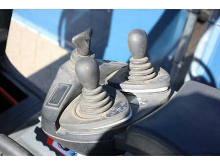 Eléctrica de 4 ruedas 2011  Fenwick E25-03 (23)