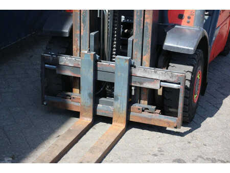 Empilhador a gás 2015  Linde H25T-02 (10)