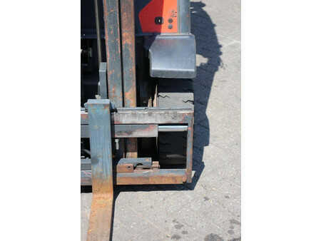 Empilhador a gás 2015  Linde H25T-02 (11)