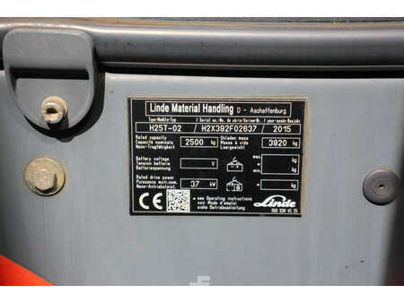 Empilhador a gás 2015  Linde H25T-02 (14)