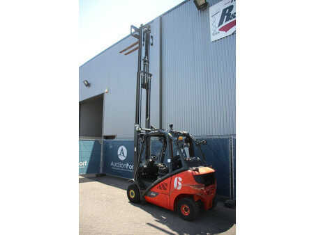 Empilhador a gás 2015  Linde H25T-02 (25)