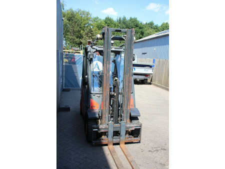 Empilhador a gás 2015  Linde H25T-02 (6)