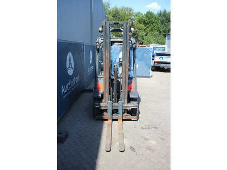 Empilhador a gás 2015  Linde H25T-02 (7)