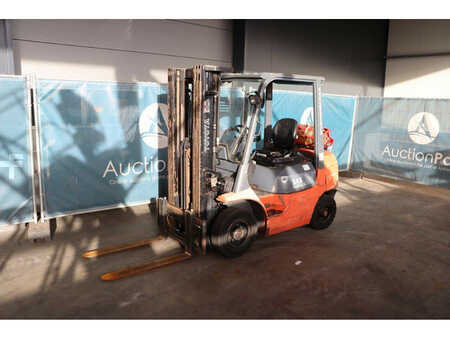 LPG Forklifts 2005  Toyota 42-7FGF25 (8)