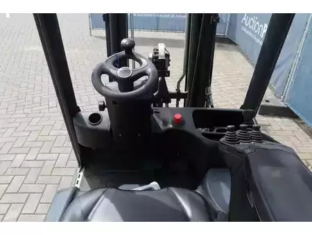 Eléctrica de 4 ruedas 2023  Linde E14-02 (27)