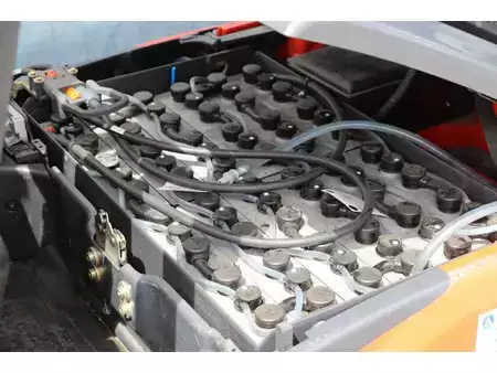 Eléctrica de 4 ruedas 2023  Linde E14-02 (40)