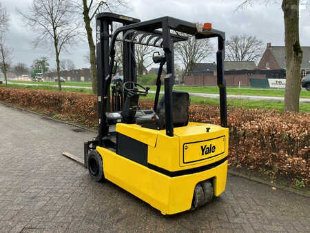 Electric - 4 wheels 2004  Yale ERP20ATF (2)