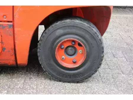 Gázüzemű targoncák 2010  Linde H25T-01 (16)