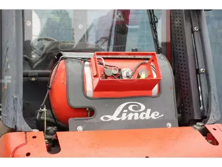 Gázüzemű targoncák 2010  Linde H25T-01 (18)