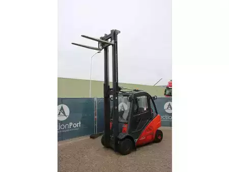 Gázüzemű targoncák 2010  Linde H25T-01 (31)