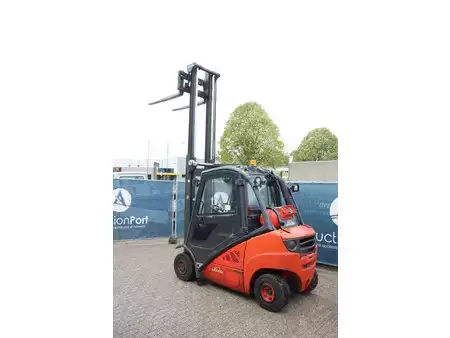 Gázüzemű targoncák 2010  Linde H25T-01 (33)