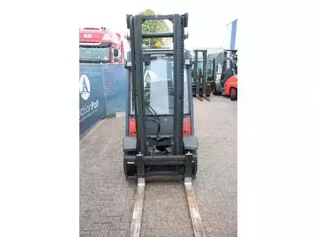 Gázüzemű targoncák 2010  Linde H25T-01 (7)