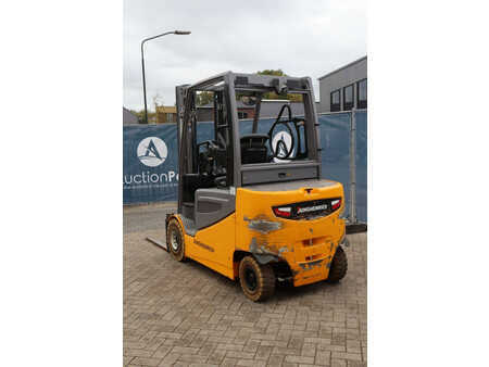 Carrelli elettrici 4 ruote 2016  Jungheinrich EFG 425S (4)