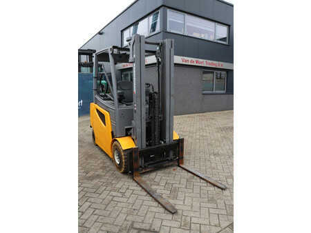 Carrelli elettrici 4 ruote 2016  Jungheinrich EFG 425S (7)