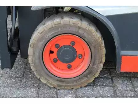 Elektrisk- 4 hjul 2016  Linde E16-02 (13)