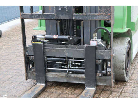 4-wiel elektrische heftrucks 2008  Artison FB25 (11)