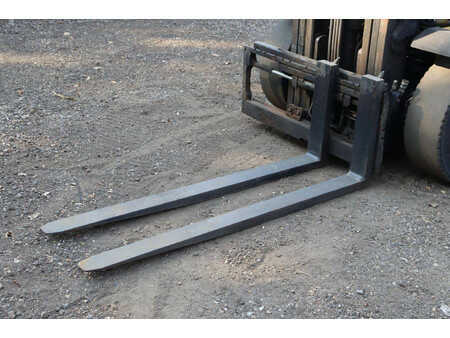 Treibgasstapler 2017  Yale GLP25VXE2170 (10)