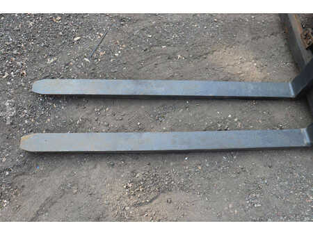 Treibgasstapler 2017  Yale GLP25VXE2170 (11)