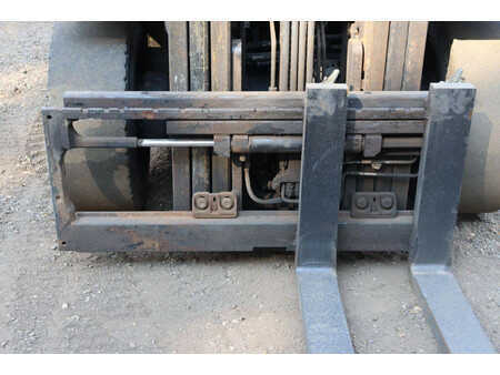 Treibgasstapler 2017  Yale GLP25VXE2170 (12)