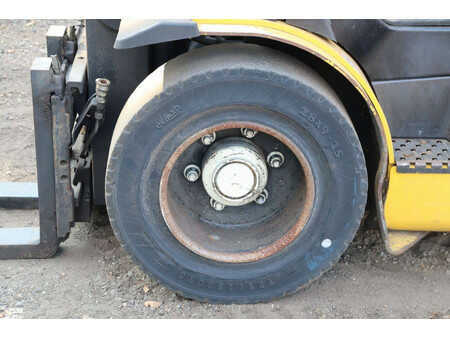 Treibgasstapler 2017  Yale GLP25VXE2170 (15)