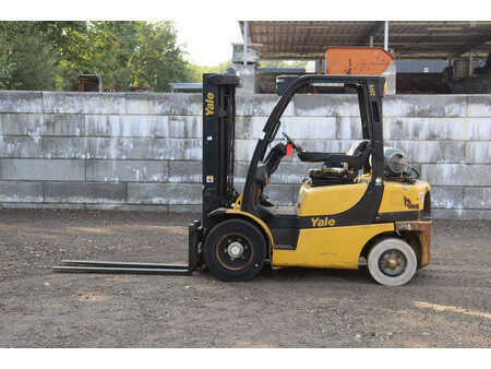Treibgasstapler 2017  Yale GLP25VXE2170 (2)