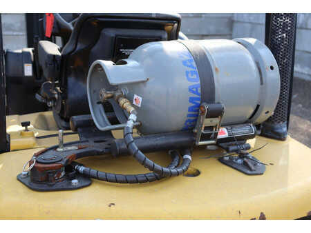 Treibgasstapler 2017  Yale GLP25VXE2170 (20)