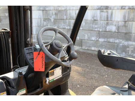 Treibgasstapler 2017  Yale GLP25VXE2170 (25)