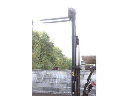 Treibgasstapler 2017  Yale GLP25VXE2170 (37)