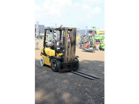 Treibgasstapler 2017  Yale GLP25VXE2170 (7)