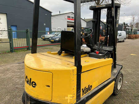Elektryczne 4-kołowe 1999  Yale ERP30ALF (10)