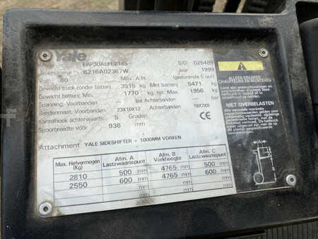Elektryczne 4-kołowe 1999  Yale ERP30ALF (12)
