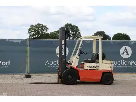 Empilhador a gás - Nissan PF02A200 (1)