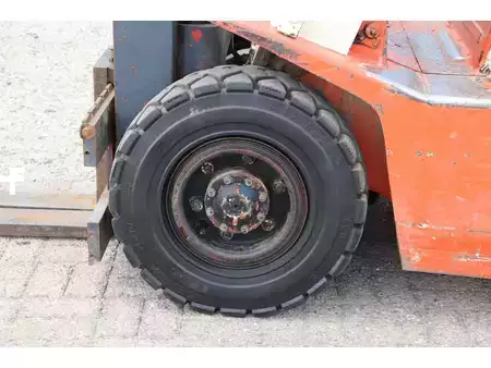 Empilhador a gás - Nissan PF02A200 (13)