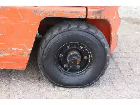 Empilhador a gás - Nissan PF02A200 (14)
