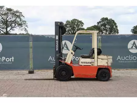 Empilhador a gás - Nissan PF02A200 (2)