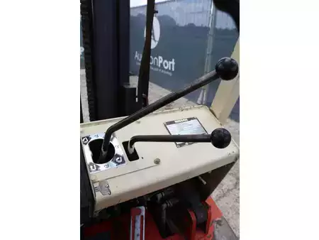 Empilhador a gás - Nissan PF02A200 (28)