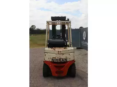 Empilhador a gás - Nissan PF02A200 (5)