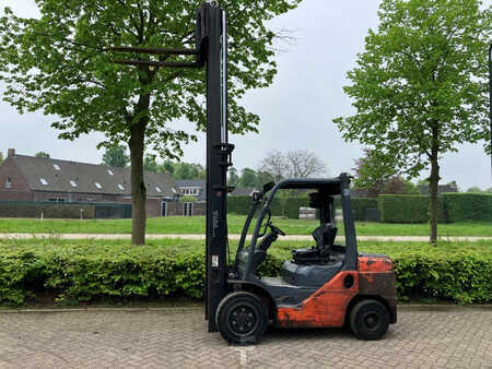 Diesel heftrucks 2011  Toyota D-52-8FD30 (14)