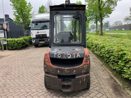 Diesel heftrucks 2011  Toyota D-52-8FD30 (4)