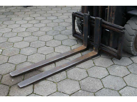 Eléctrica de 4 ruedas 2005  Toyota 7FBMF25 (13)