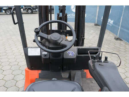 Eléctrica de 4 ruedas 2005  Toyota 7FBMF25 (24)