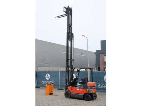 Eléctrica de 4 ruedas 2005  Toyota 7FBMF25 (39)