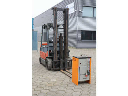 Eléctrica de 4 ruedas 2005  Toyota 7FBMF25 (7)