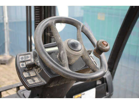 Wózki widłowe diesel 2010  Yale GDP30VX E2345 (23)