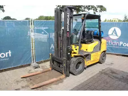 Gasoltruck 2012  Hyundai 33L-7A (7)