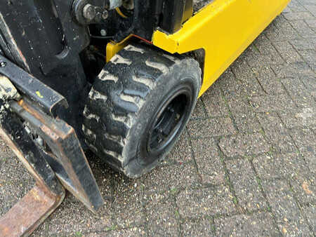 Chariots électriques à 4 roues 2004  Yale ERP20ATF (10)