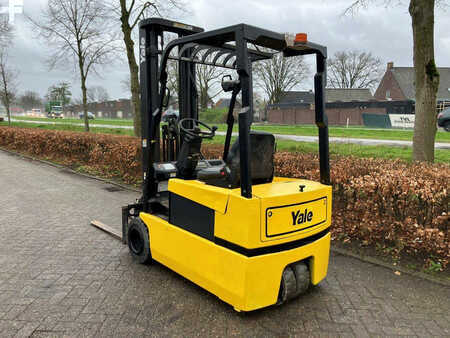 Chariots électriques à 4 roues 2004  Yale ERP20ATF (2)