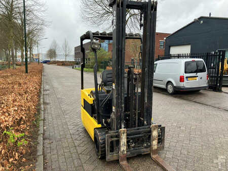 Chariots électriques à 4 roues 2004  Yale ERP20ATF (5)